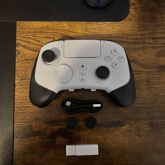 Razor Wolvrine Pro V2 Controller for Ps5 and PC - Picture 3 of 5